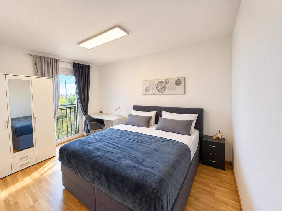 Bed, Business facilities, Bedroom, wardrobe
