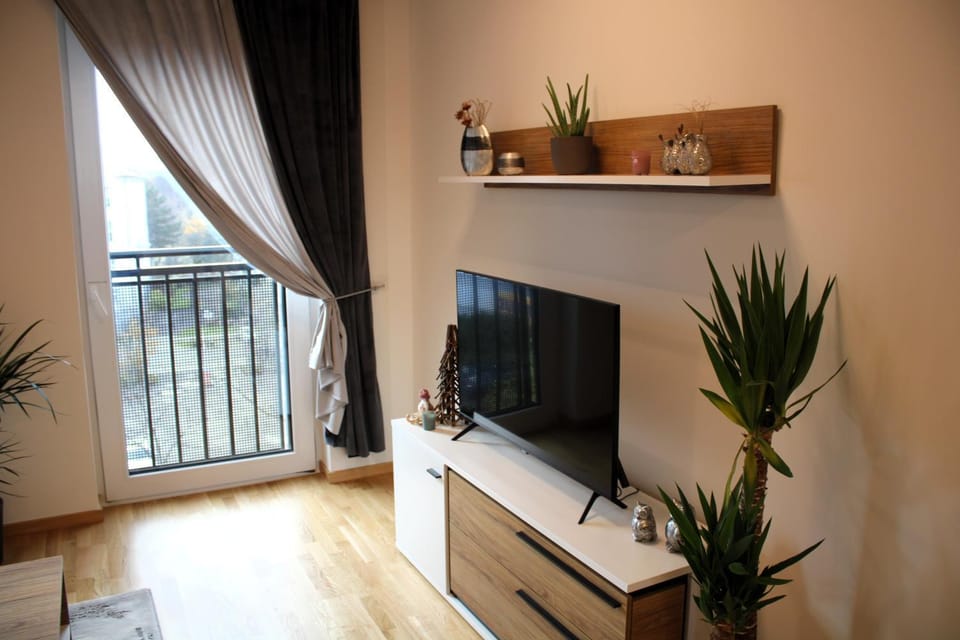 Communal lounge/ TV room, TV and multimedia, Living room, Evening entertainment