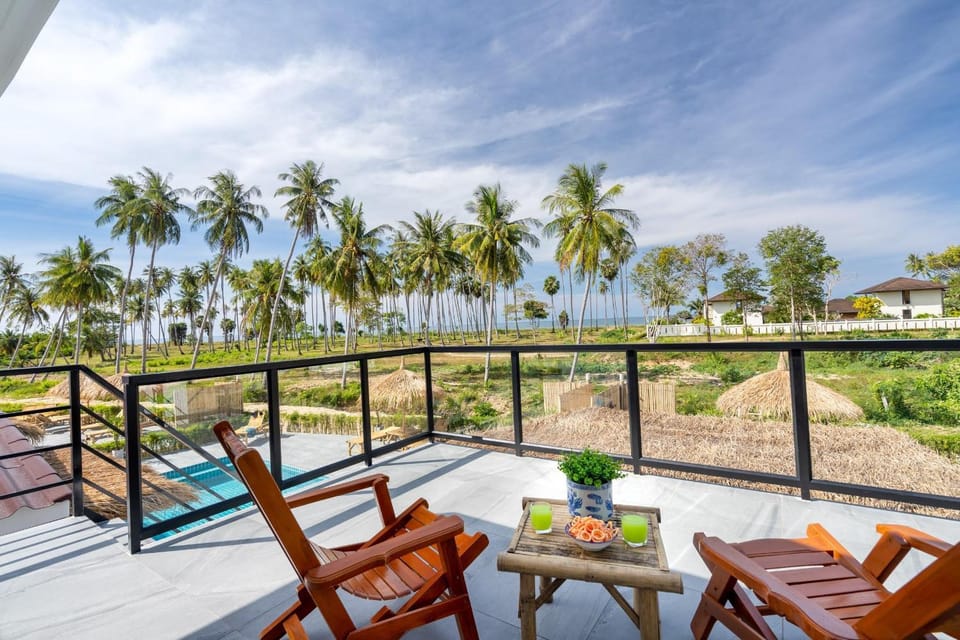 Manao Seaview Pool Villa 21 - 5 Mins Walk To The Beach Villa in Sala Dan