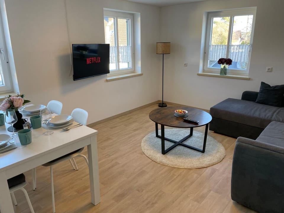TV and multimedia, Living room, Dining area