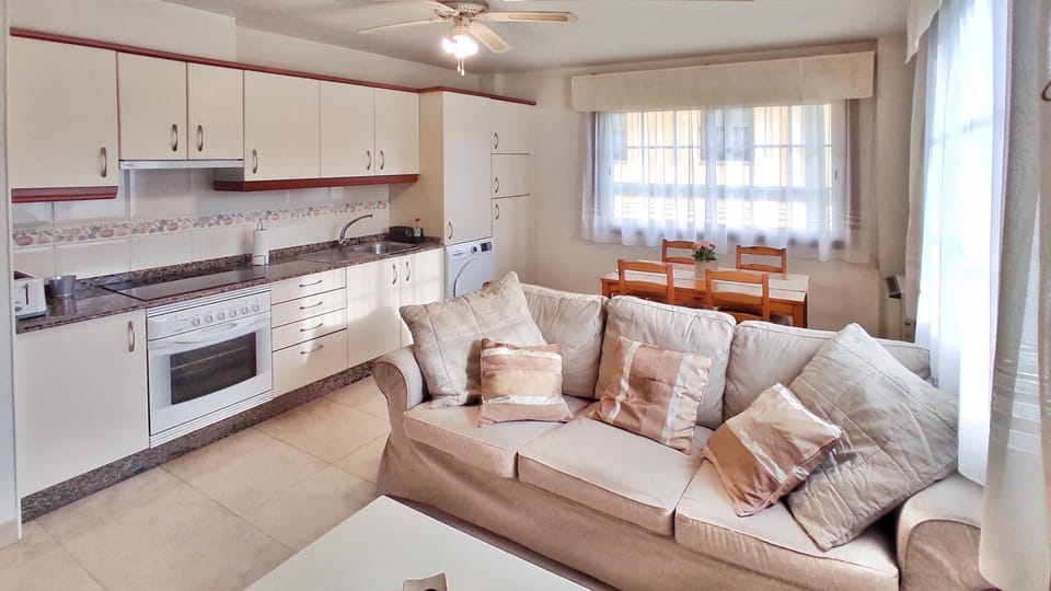 Kitchen or kitchenette, Living room, Seating area, Dining area, stove