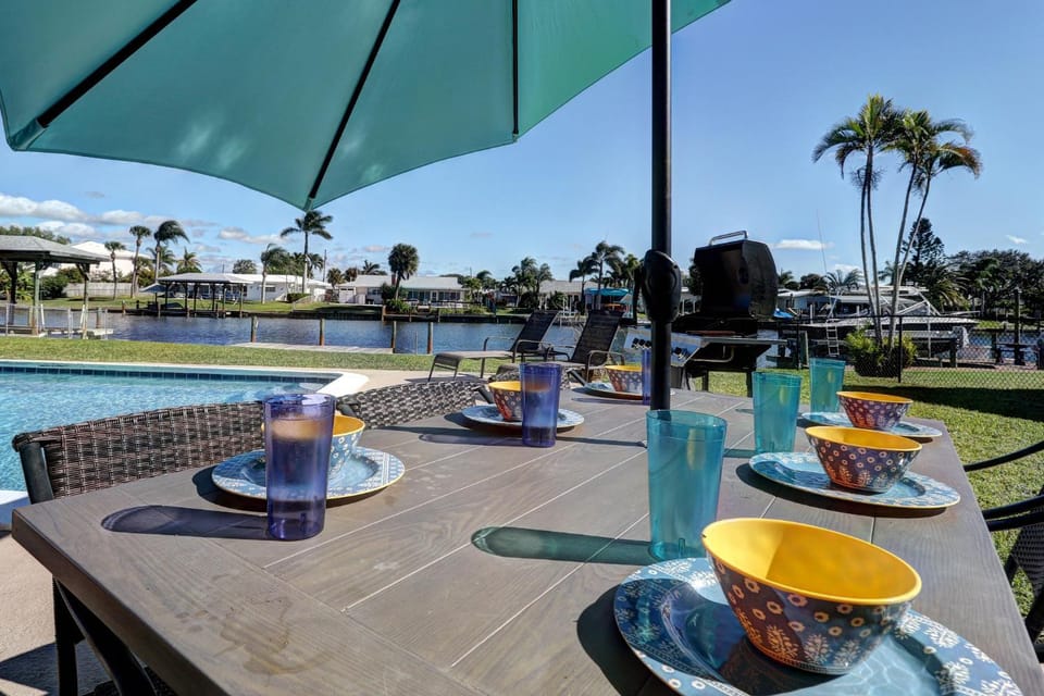 Swimming pool, Breakfast