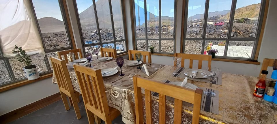 View (from property/room), Dining area, Mountain view