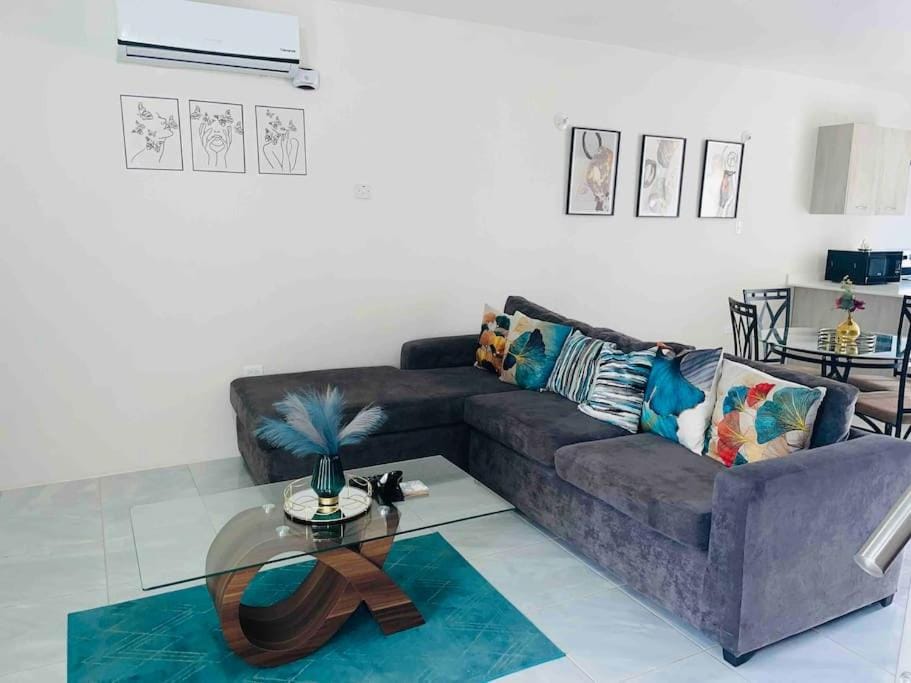 Living room, Seating area, air conditioner