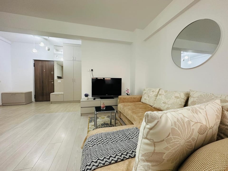 Communal lounge/ TV room, TV and multimedia, Living room, Seating area, Evening entertainment