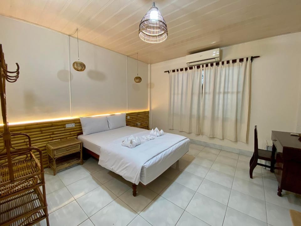 Bed, Photo of the whole room, Bedroom, air conditioner