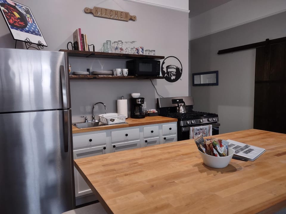 Coffee/tea facilities, Kitchen or kitchenette, minibar, pet friendly, stove, toaster