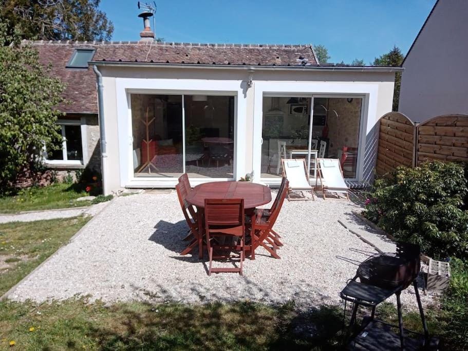 Gîte de charme à proximité de Fontainebleau et Moret sur Loing Apartment in Île-de-France