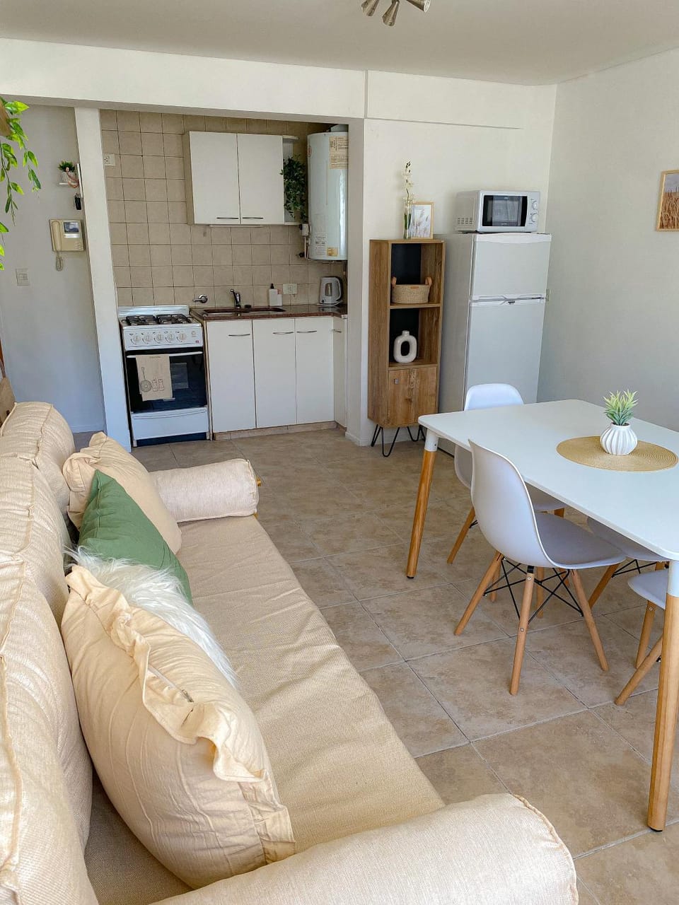 Kitchen or kitchenette, Dining area, dishwasher, pet friendly