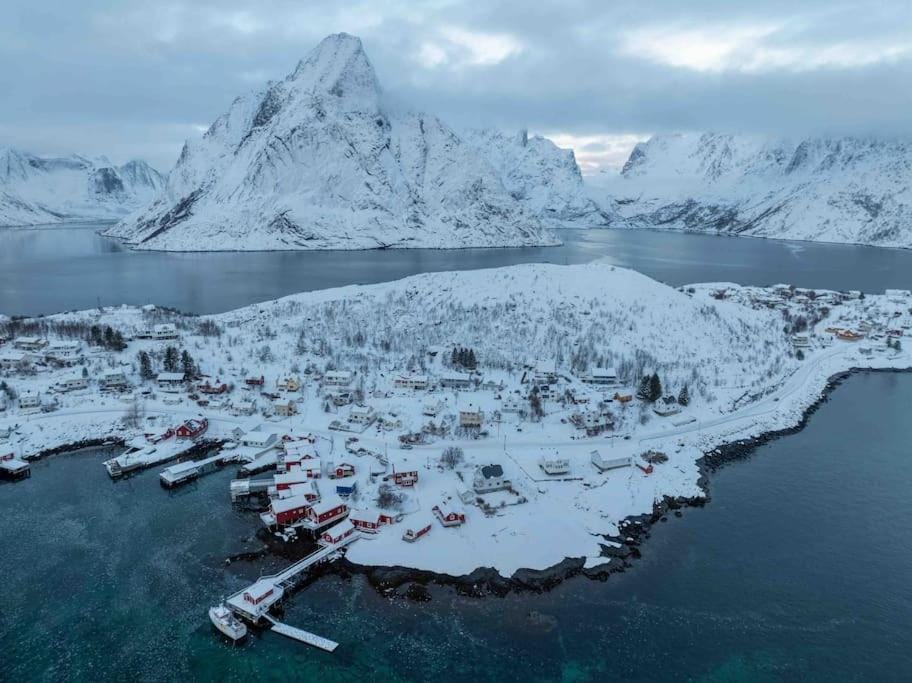 Reine Fishermans House - Mountain & Seaview House in Lofoten