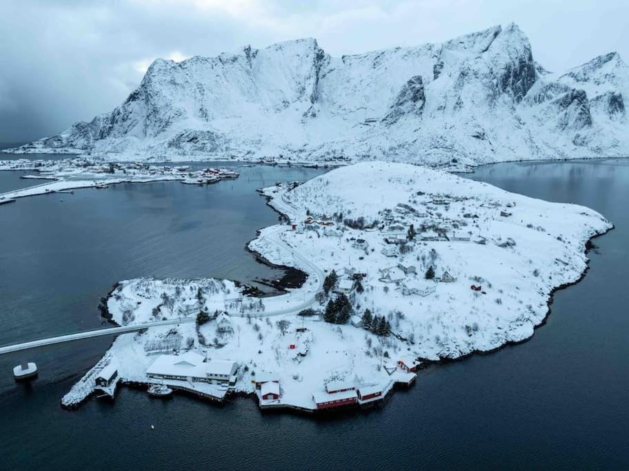 Reine Fishermans House - Mountain & Seaview House in Lofoten