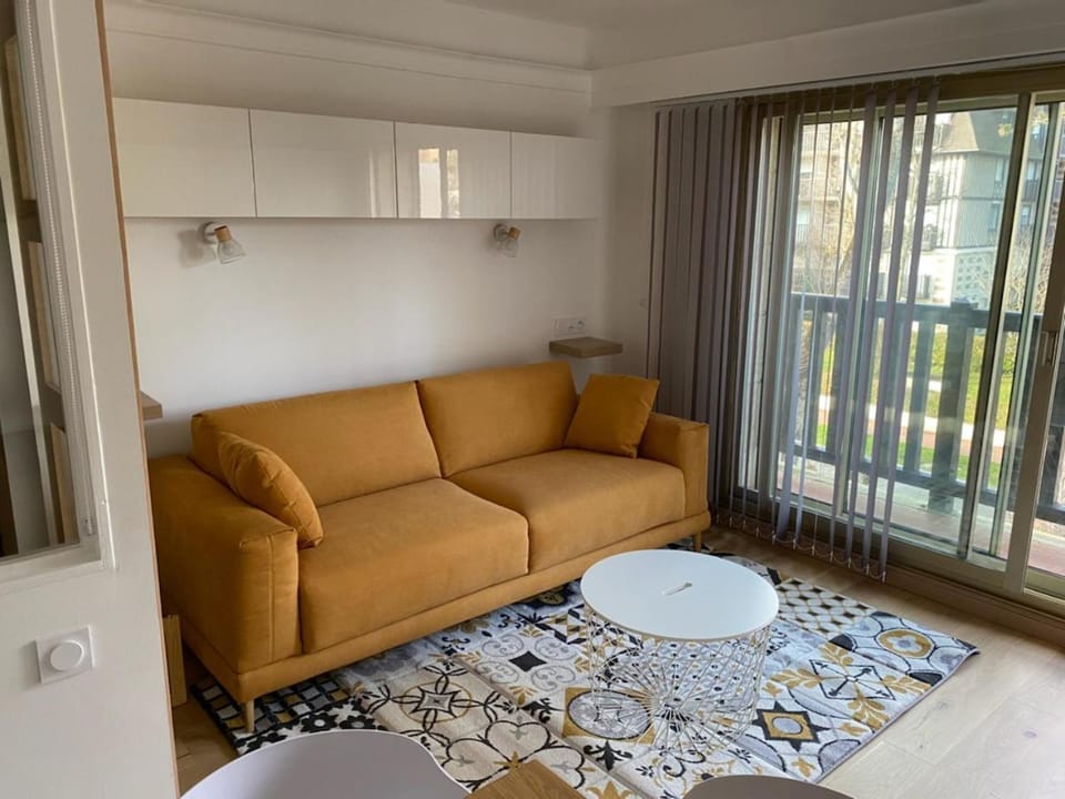 DEAUVILLE CHARMANT STUDIO Vue Mer Apartment in Deauville