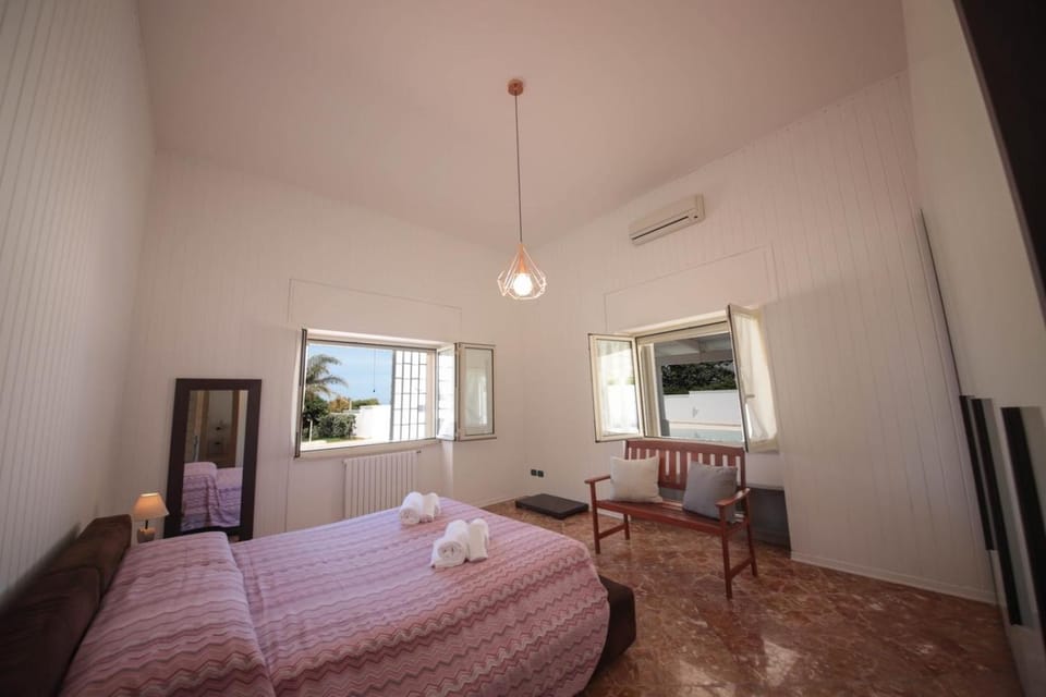 Bedroom, air conditioner