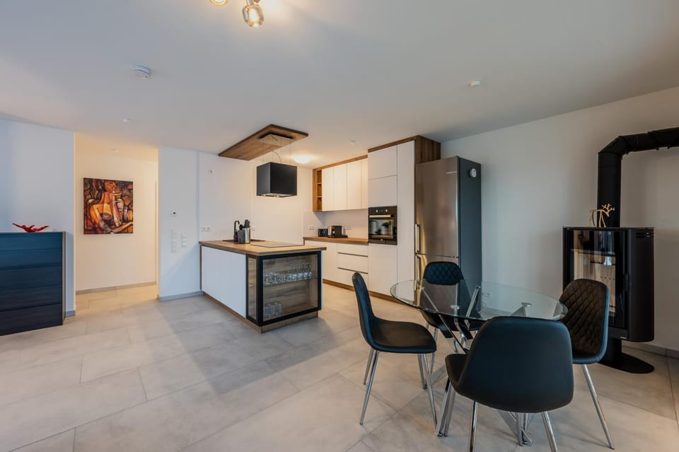 Dining area, flat iron, kitchen