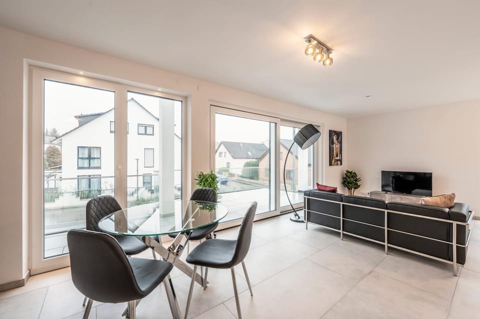 TV and multimedia, Balcony/Terrace, Living room, Dining area