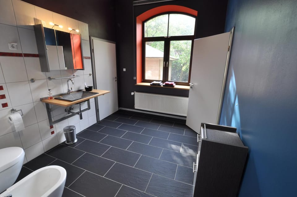 Bathroom, Photo of the whole room