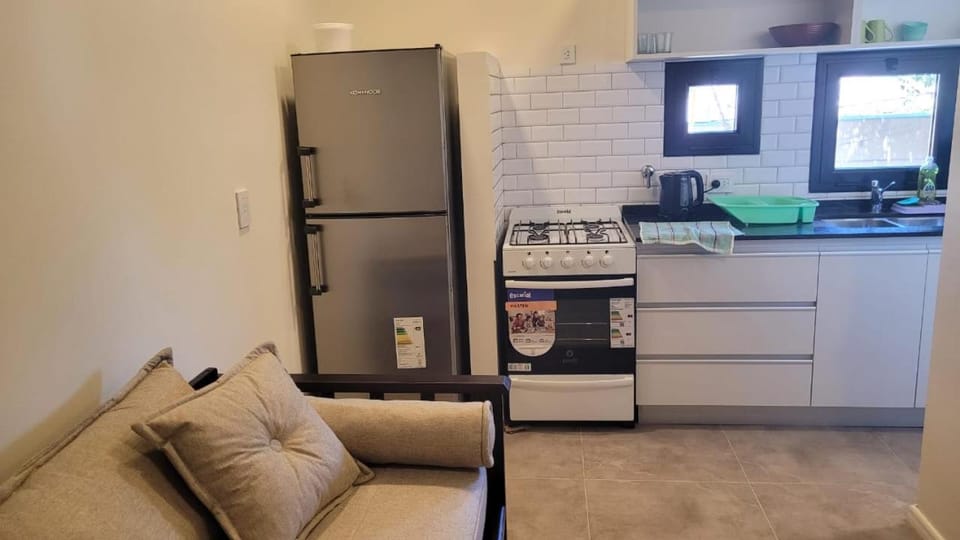 Kitchen or kitchenette, minibar, pet friendly, stove