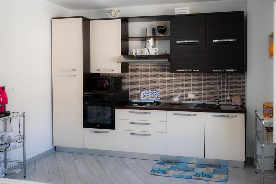 Kitchen or kitchenette, minibar, pet friendly, stove