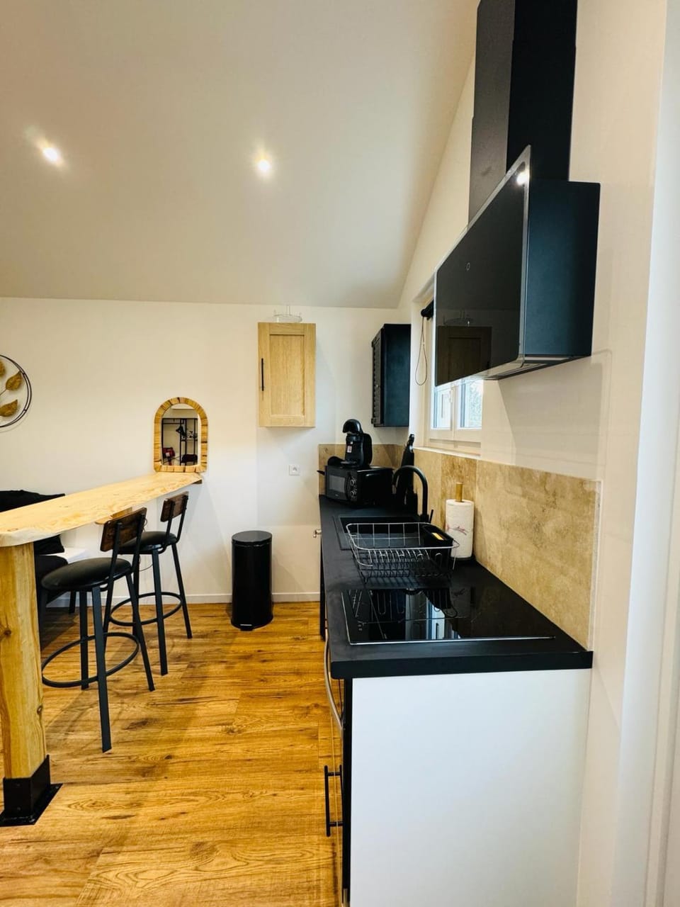 Kitchen or kitchenette, Dining area, minibar