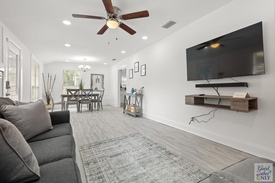 Communal lounge/ TV room