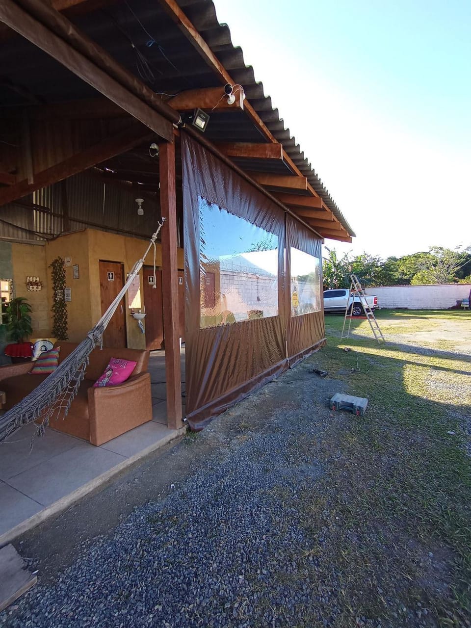 Cabana com Ar condicionado e area de cozinha e banheiro compartilhado a 10 minutos do Parque Beto Carrero House in Penha
