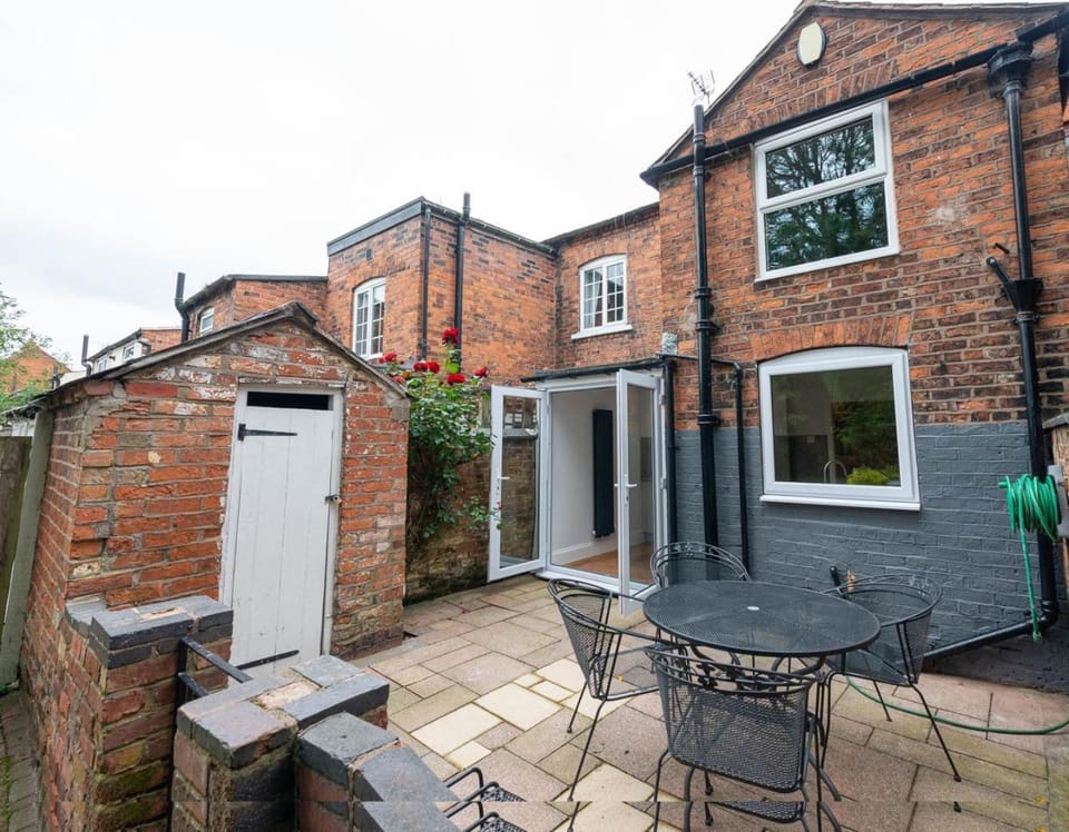 2 Bedroom Home Full Of Character House in England