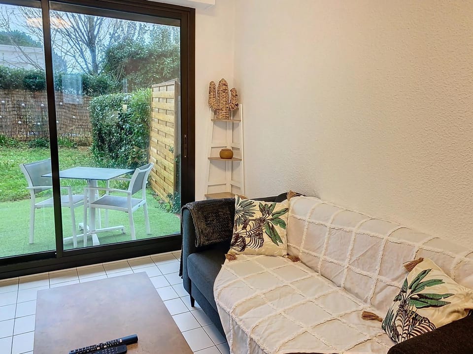 Patio, Garden, View (from property/room), Living room, Seating area
