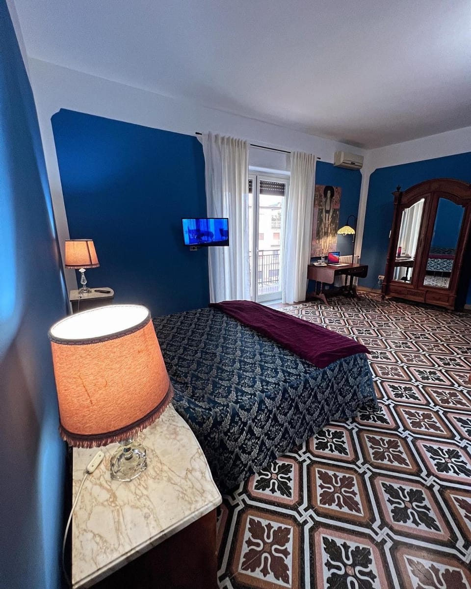 Bed, TV and multimedia, Bedroom, wardrobe