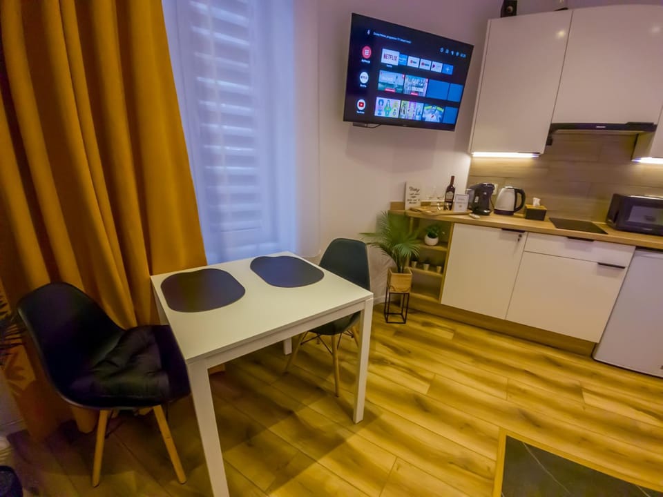 TV and multimedia, Kitchen or kitchenette, Dining area
