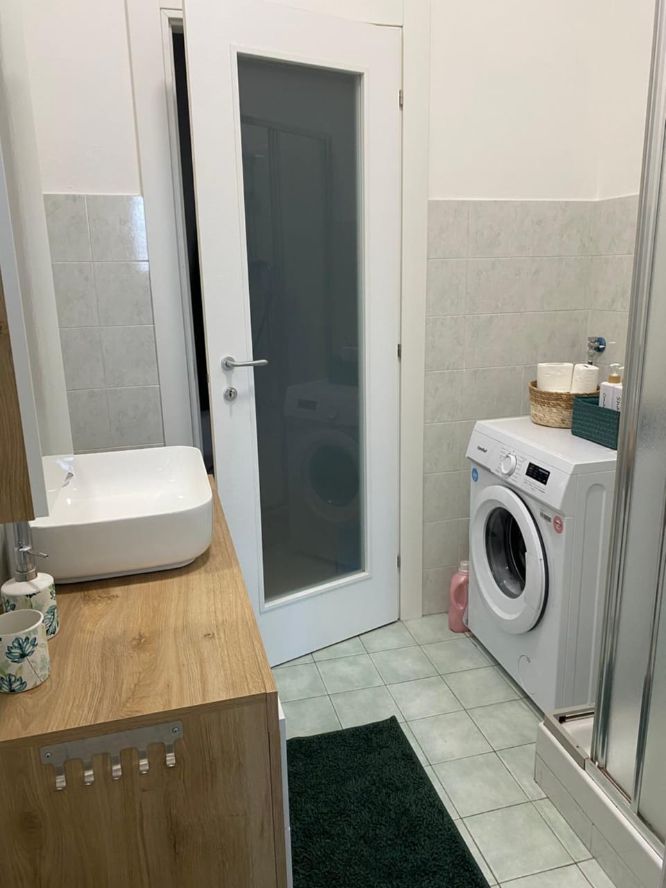 Bathroom, washing machine