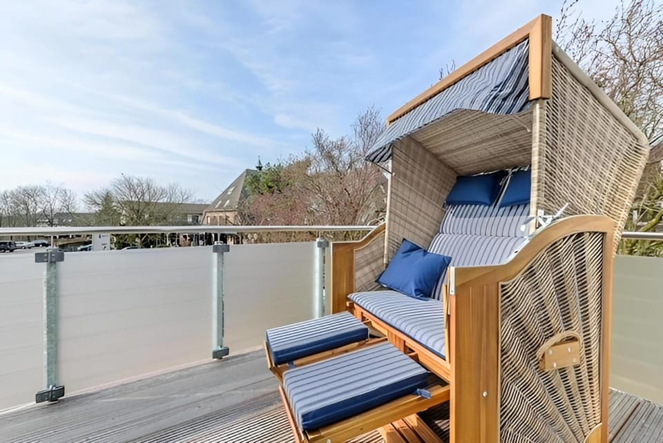 Balcony/Terrace, sunbed