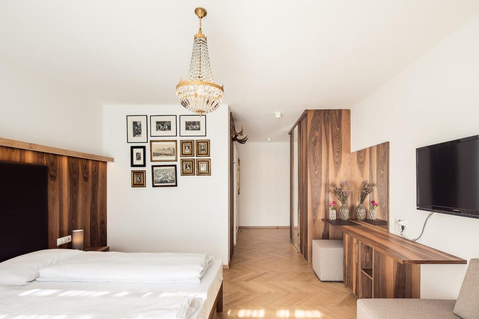 Bed, TV and multimedia, Photo of the whole room, Bedroom, wardrobe