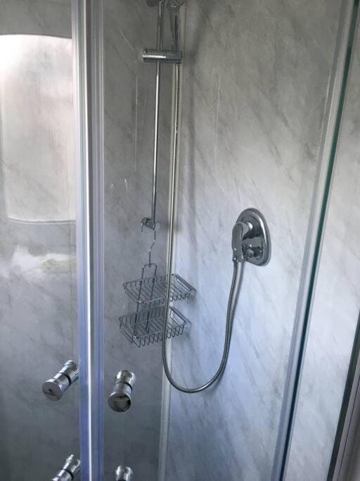 Budget Room Share facilities R3 Vacation rental in Swansea