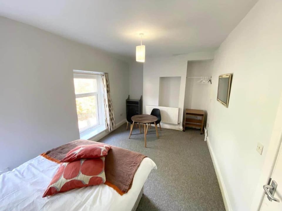 Budget Room Share facilities R3 Vacation rental in Swansea