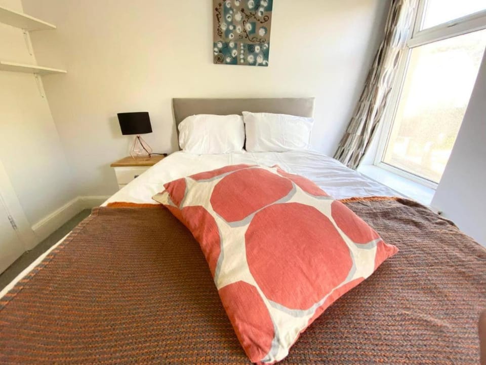 Budget Room Share facilities R3 Vacation rental in Swansea