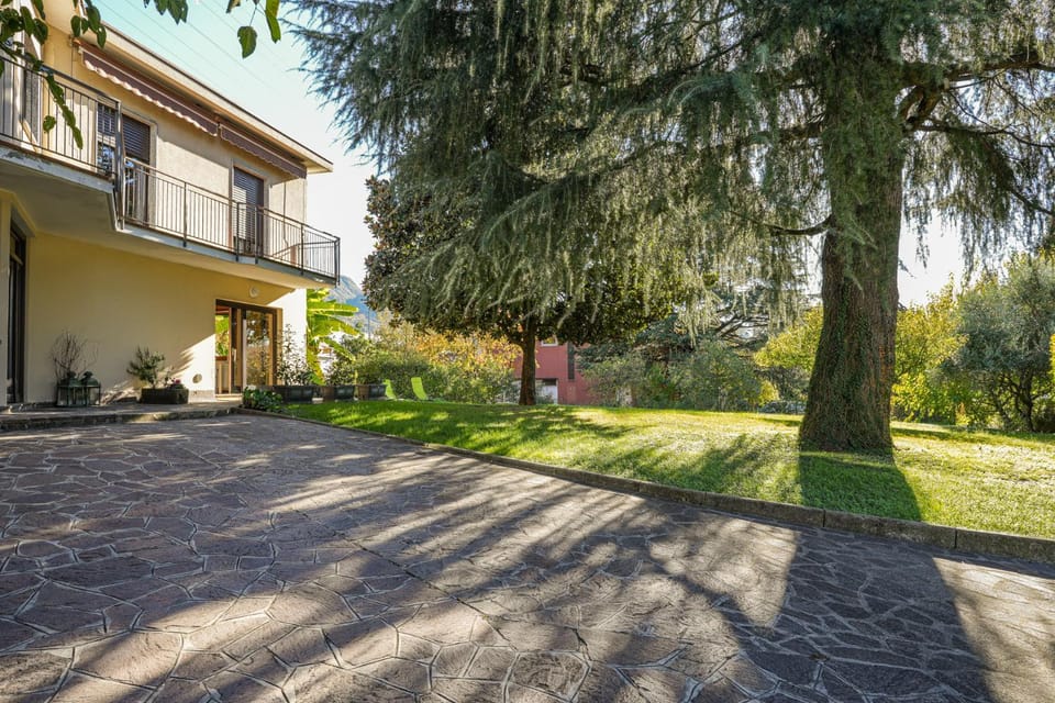 Property building, Garden, Garden view, Parking