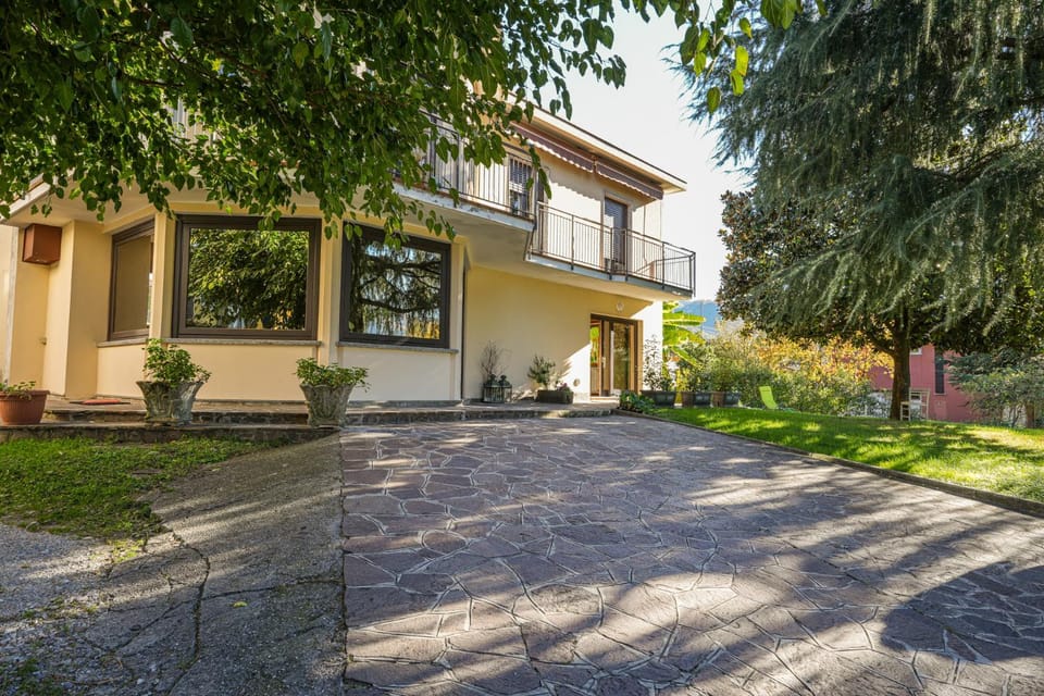 Property building, Garden, Garden view, Parking