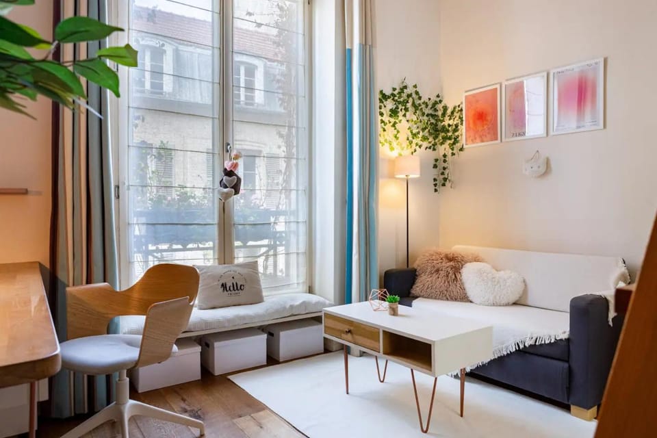 Photo of the whole room, Seating area, Bedroom