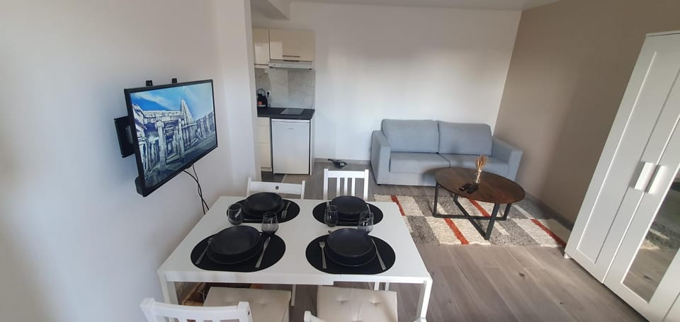 Living room, Seating area, Dining area