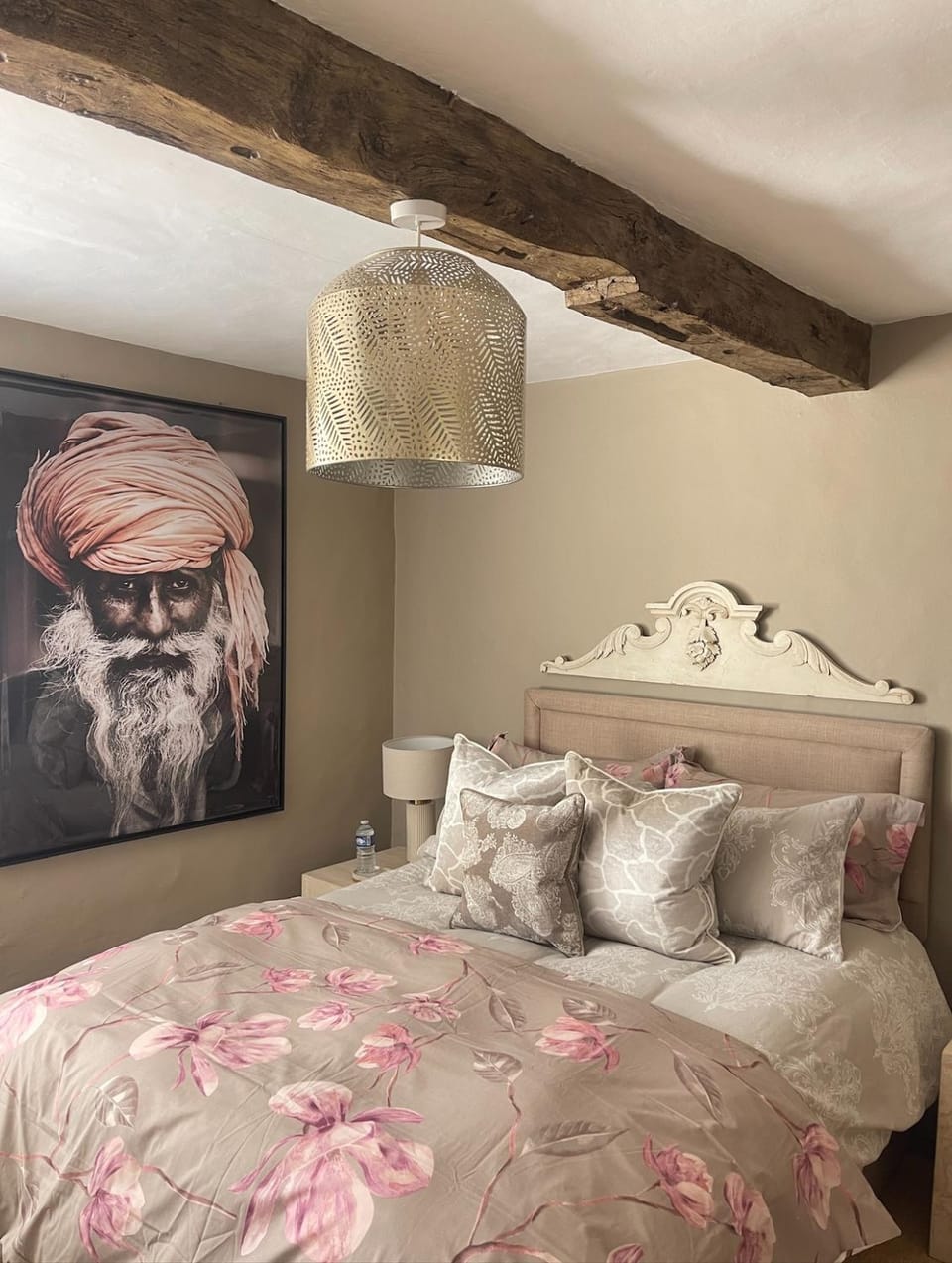 Bed, Decorative detail, Bedroom