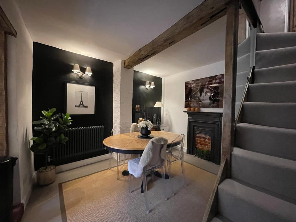 Seating area, Dining area, Dinner