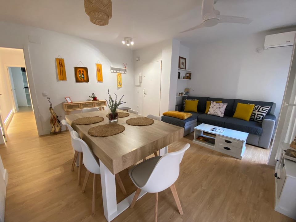 TV and multimedia, Living room, Dining area, air conditioner