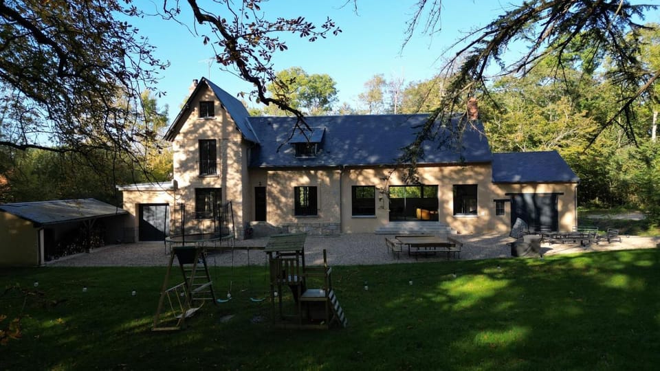 Maison forêt privée & étang 12 pers 5 ch 1h30 Paris Villa in Centre-Val de Loire