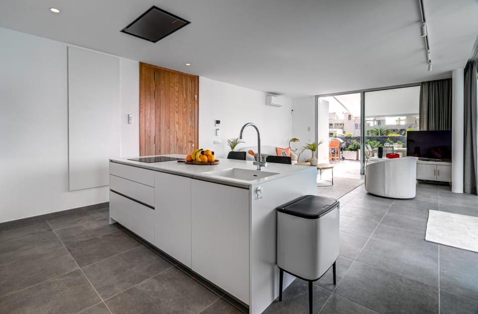 TV and multimedia, Kitchen or kitchenette, Dining area, minibar