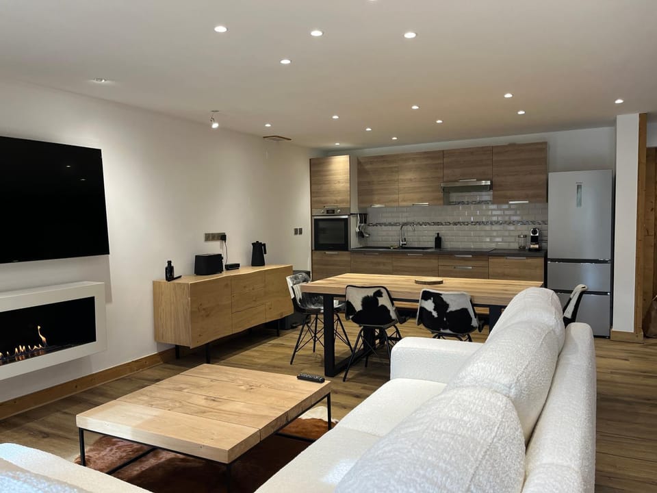 TV and multimedia, Kitchen or kitchenette, Living room, Seating area, Dining area, pet friendly, stove