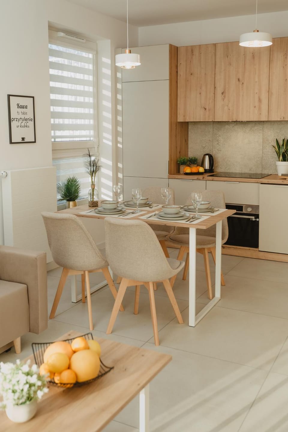 Kitchen or kitchenette, Food and drinks, Dining area, Food