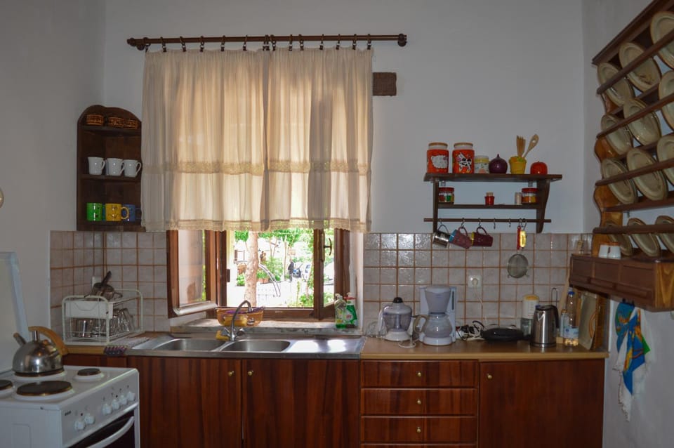 Kitchen or kitchenette, pet friendly, stove
