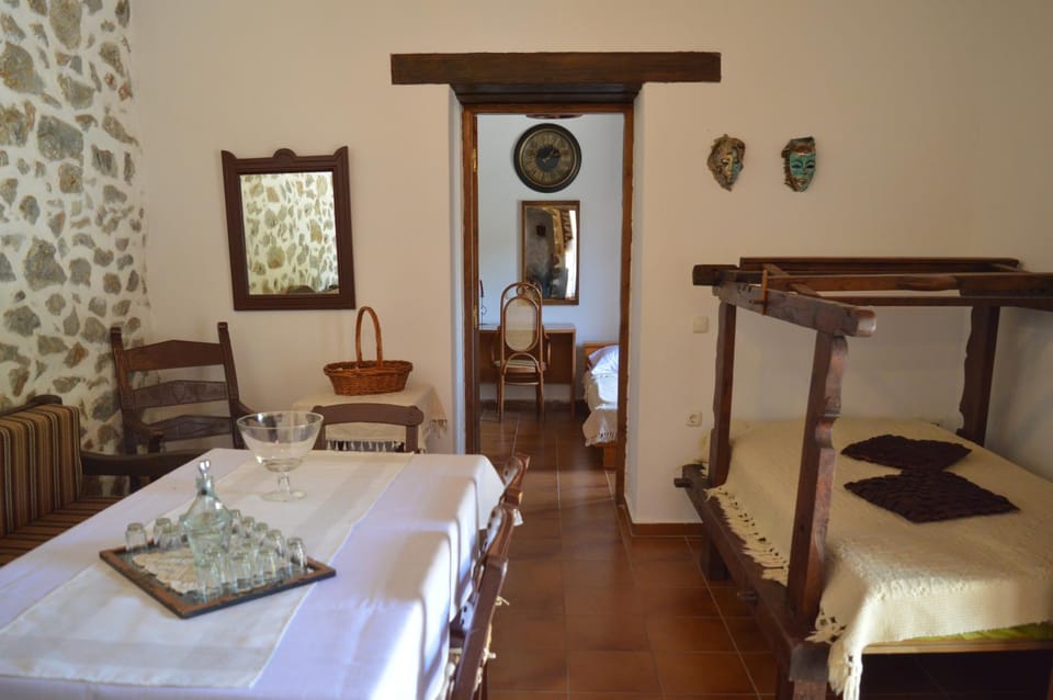 Living room, Photo of the whole room, Seating area, Dining area, Bedroom, hair dresser