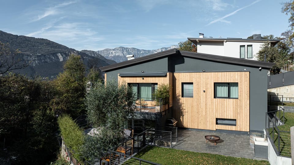 Property building, Spring, Day, Natural landscape, Garden, Mountain view