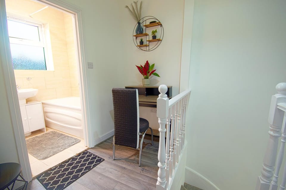 Cosy family home w/Wi-Fi, parking, self check-in Apartment in London